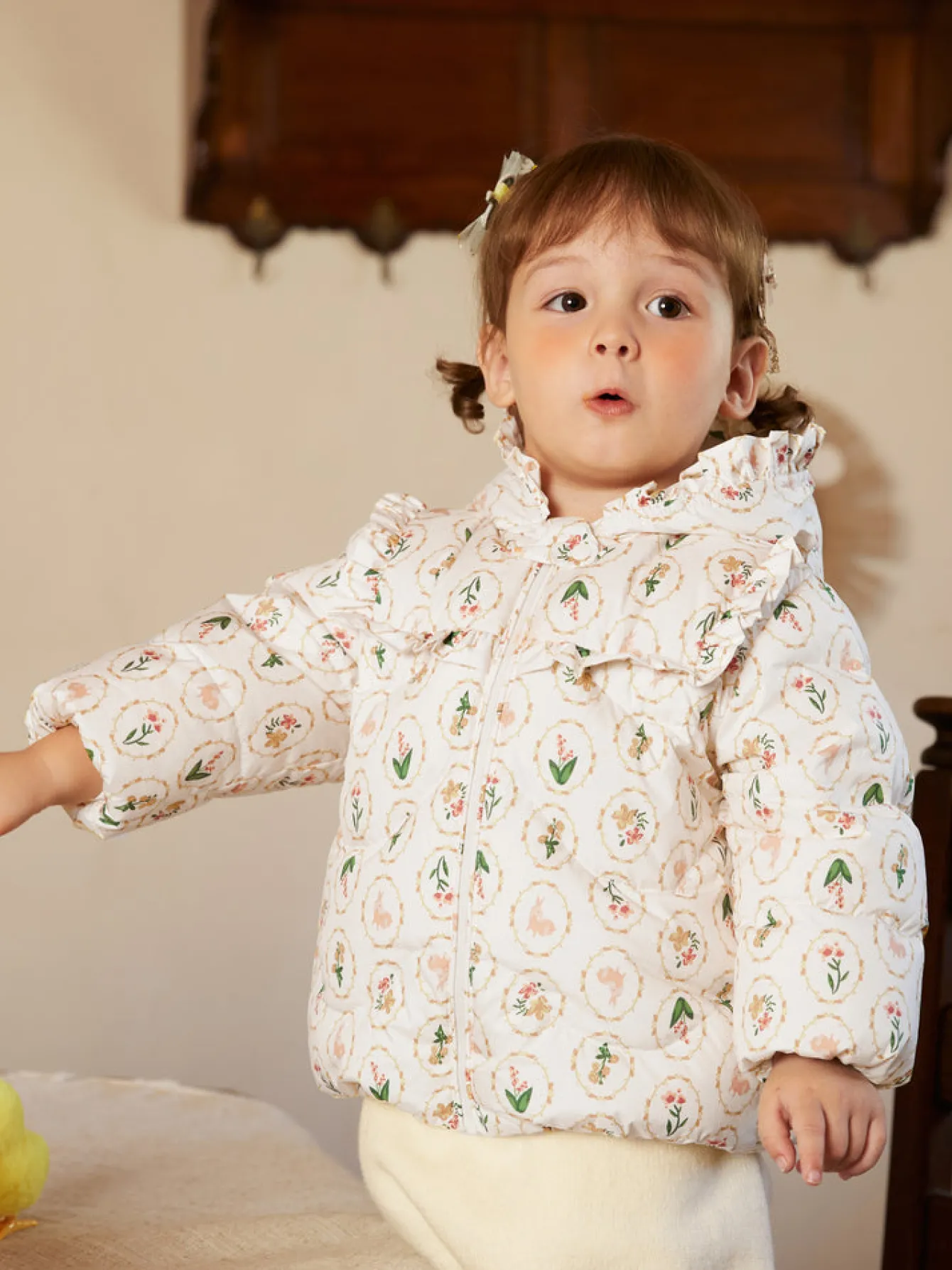 Balabala Baby Girl Full Print French Court Garden Hooded Down Jacket Yellow Hue Fashion