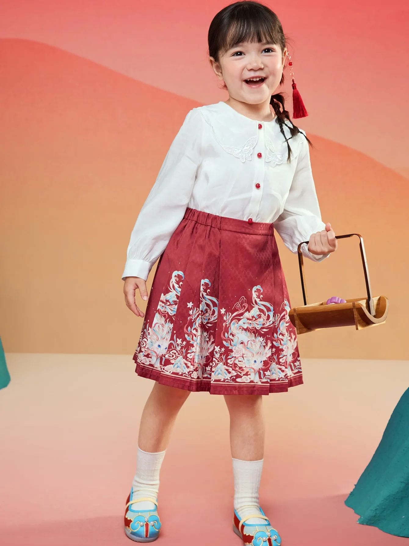 balabala_children_clothes_girls_hourseface_skirt_suit__winter_new_embroidered_shirt_skirt_new_years_outfit_1.webp Balabala Children Clothes Girls Hourse-Face Skirt Suit 2025 Winter New Embroidered Shirt Skirt New Year's Outfit Cheap