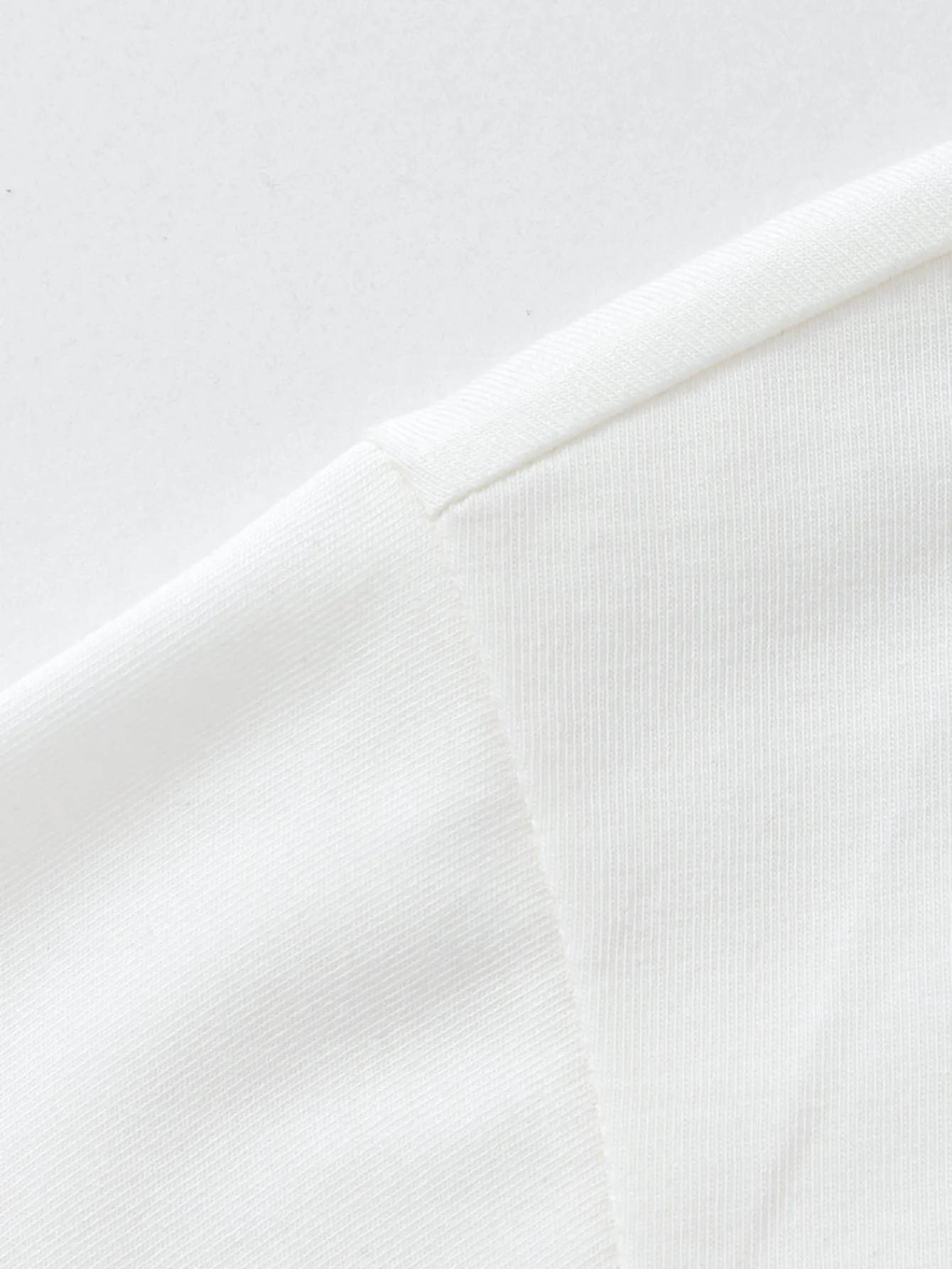 Balabala Long-sleeved T-shirt 2025 Spring New Boy Toddler Round V-neck Long-sleeved T-shirt Off-white Store