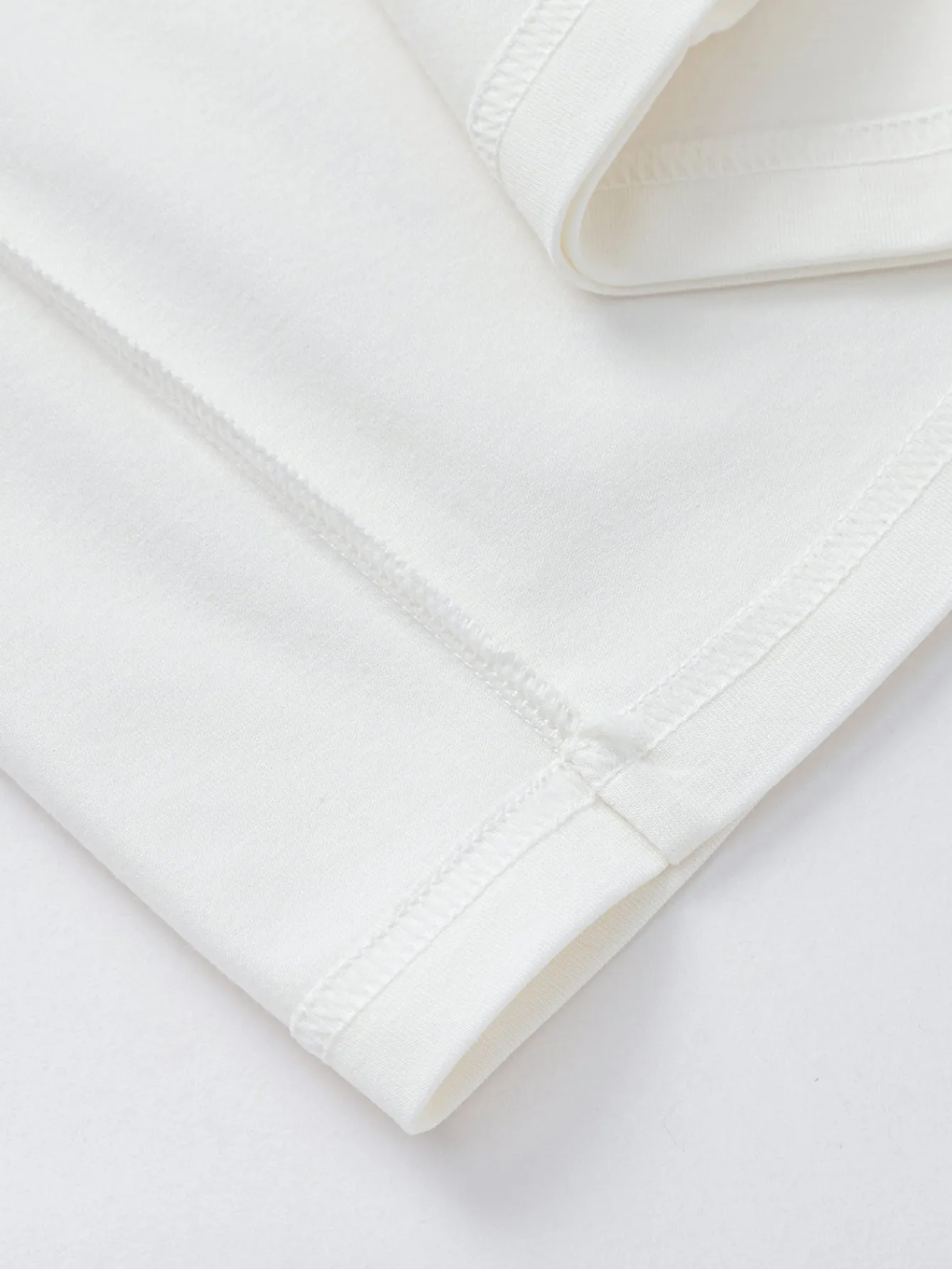 Balabala Long-sleeved T-shirt 2025 Spring New Boy Toddler Round V-neck Long-sleeved T-shirt Off-white Store